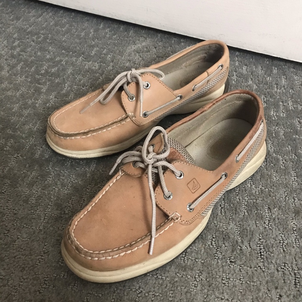 Sperry women’s tan leather boat shoes